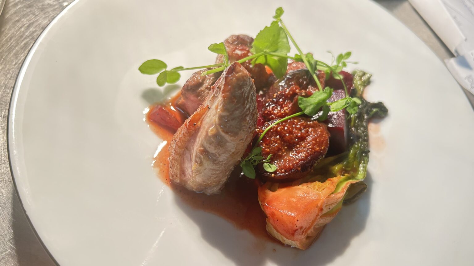 Le filet de canard, betteraves et figues